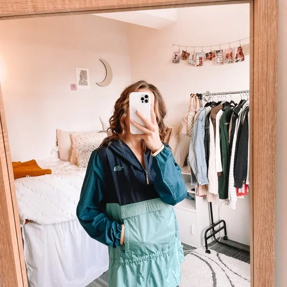North Face Blue Windbreaker!! - Picture 8 of 9